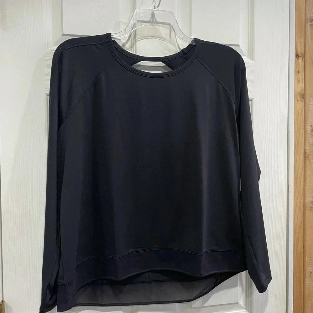 Fila Women’s XL Black Long Sleeve Wicking Workout Shirt Mesh on Bottom NWT